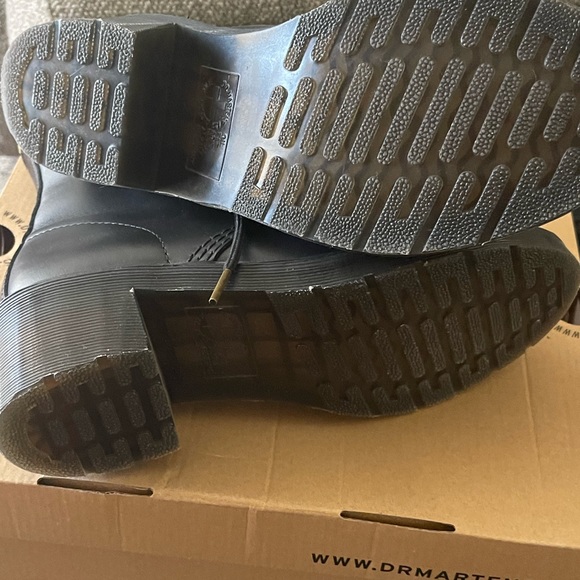 𝐃𝐫. 𝐌𝐚𝐫𝐭𝐢𝐧𝐬 - 𝐋𝐢𝐤𝐞 𝐧𝐞𝐰 🌻 - Picture 3 of 4